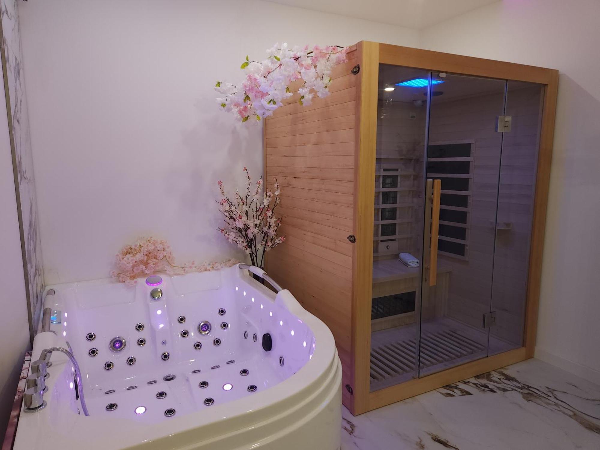 New In Gdansk! Red Room In The Heart Of Gdansk - Bdsm - With A Luxury Jacuzzi And Access To A Sauna ภายนอก รูปภาพ