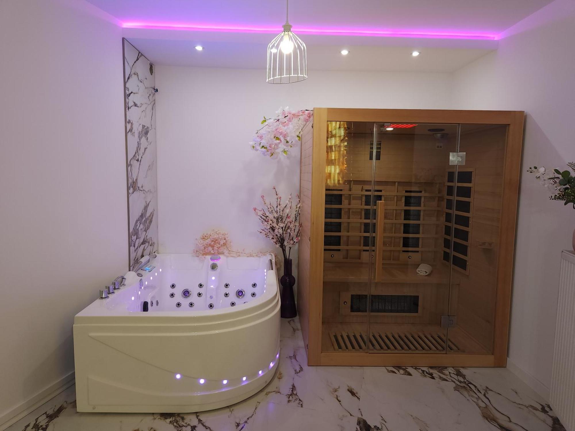 New In Gdansk! Red Room In The Heart Of Gdansk - Bdsm - With A Luxury Jacuzzi And Access To A Sauna ภายนอก รูปภาพ